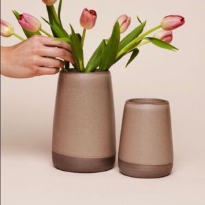 ISO OF SMALL SLOPE VASE IN MOREL